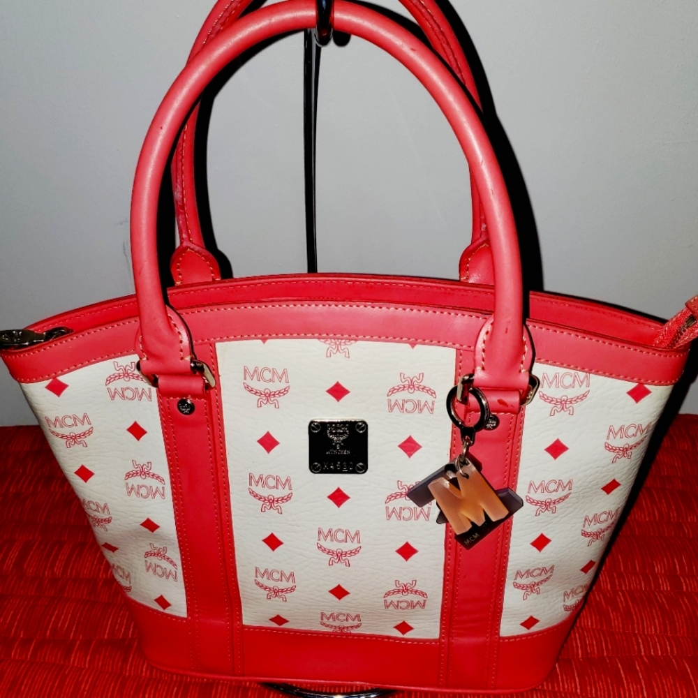 MCM AUTH.LION PRINCESS TOTE BAG